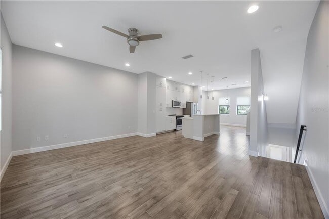 Building Photo - 1330 W Gray St