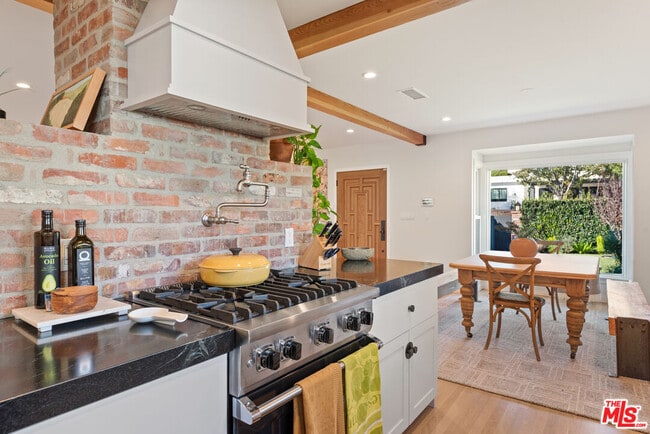 Building Photo - 11314 Homedale St