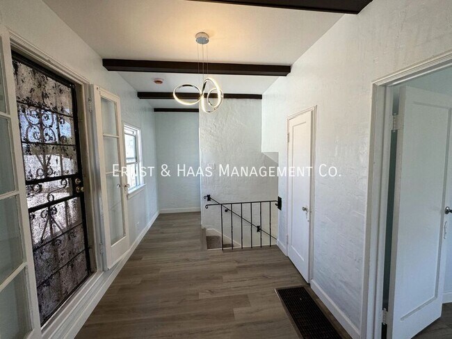 Building Photo - 1405 1/2 Olive Ave.-