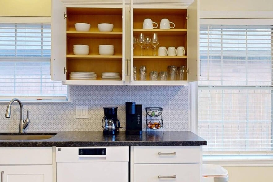 Building Photo - 810 Camellia Ct