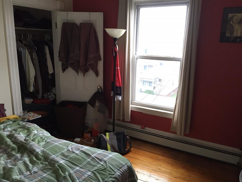 Building Photo - 24 Linden Ave