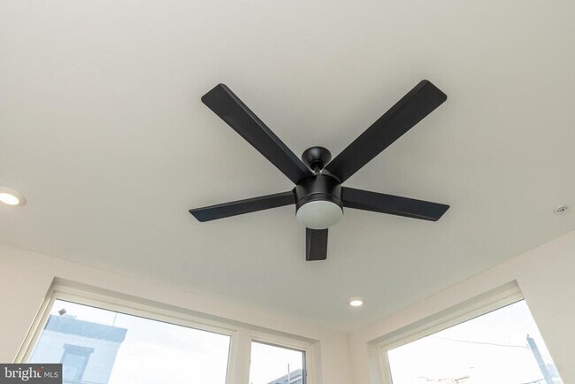 Building Photo - 920 N 15th St