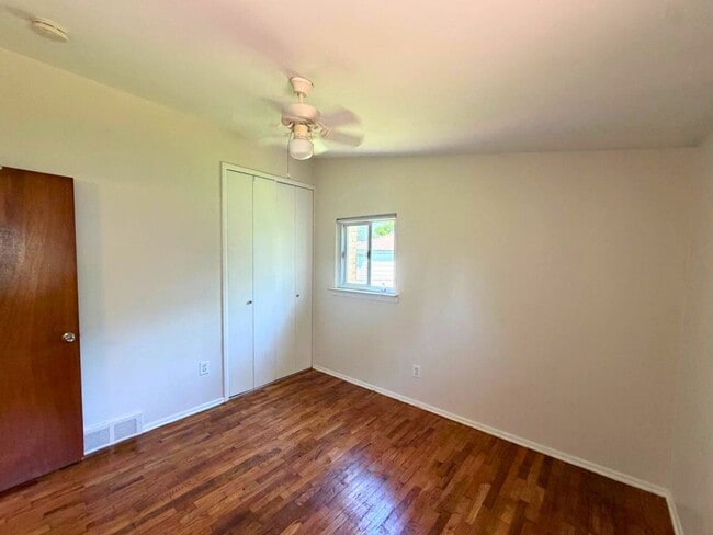 Building Photo - Updated Ranch with New Appliances