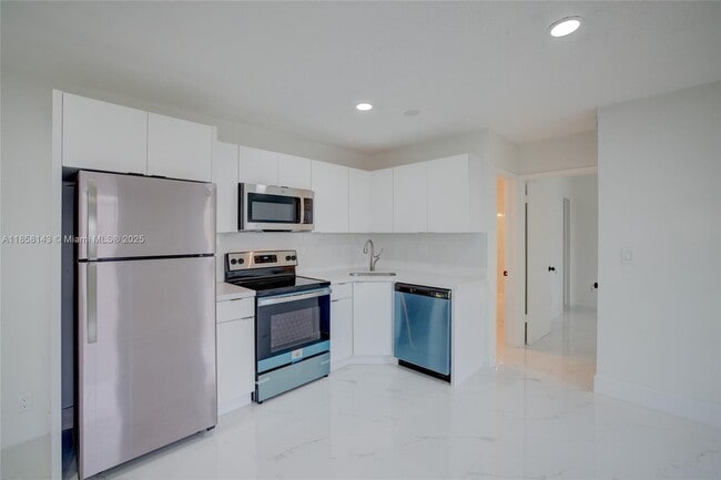 Primary Photo - 1750 NE 56th Ct