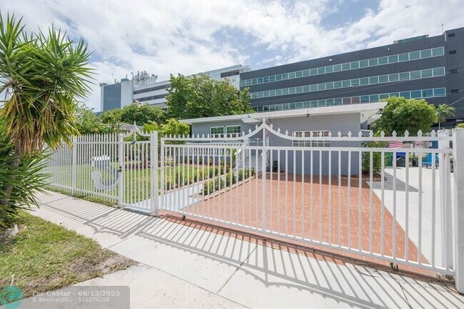 Building Photo - 2150 SW 21st Ter