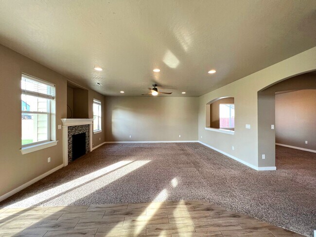 Building Photo - West Richland Home On 0.32 Acres