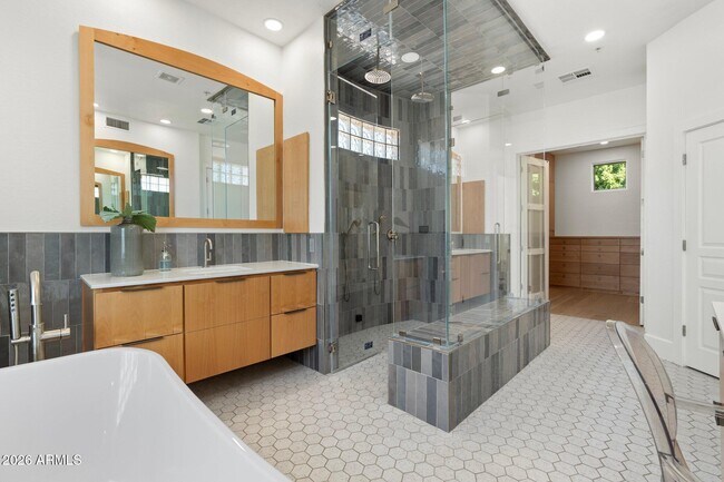 Building Photo - 7471 E Sunnyvale Dr