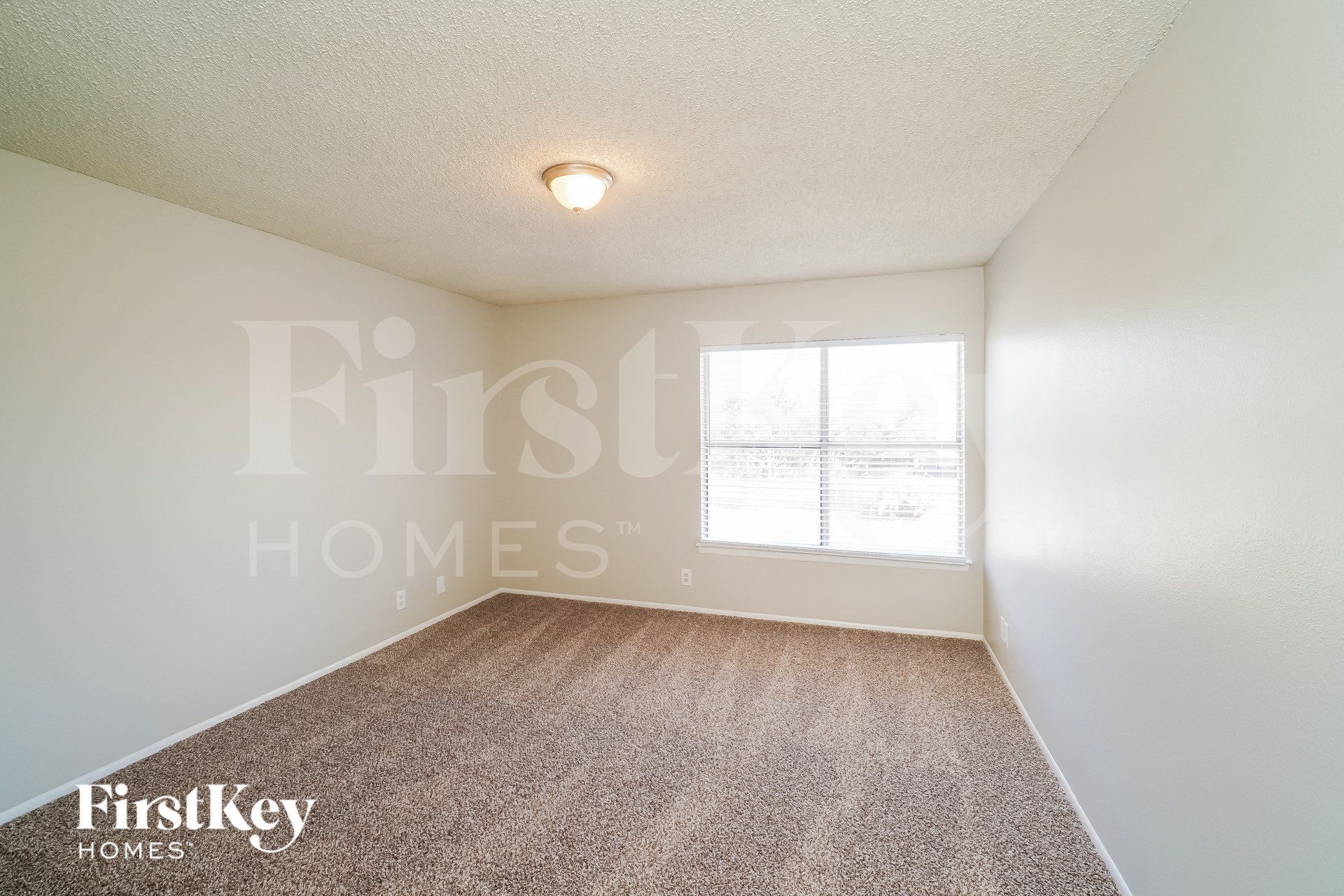 Building Photo - 14219 N Hills Village Dr