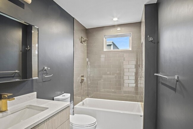 Building Photo - 26 Crescent Ave