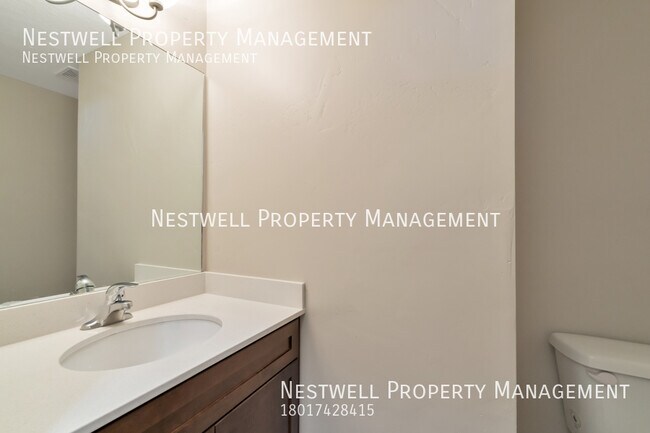 Building Photo - Beautiful 3-bed Townhome in Farmington in