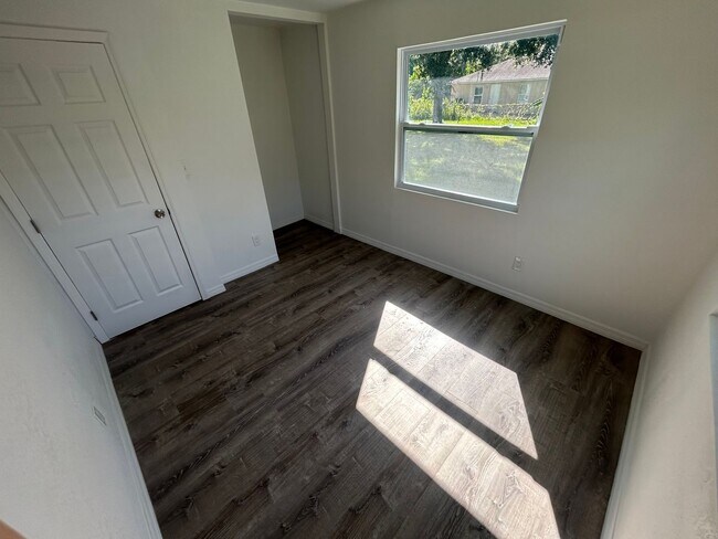 Building Photo - Charming & Completely Remodeled 3-Bedroom ...