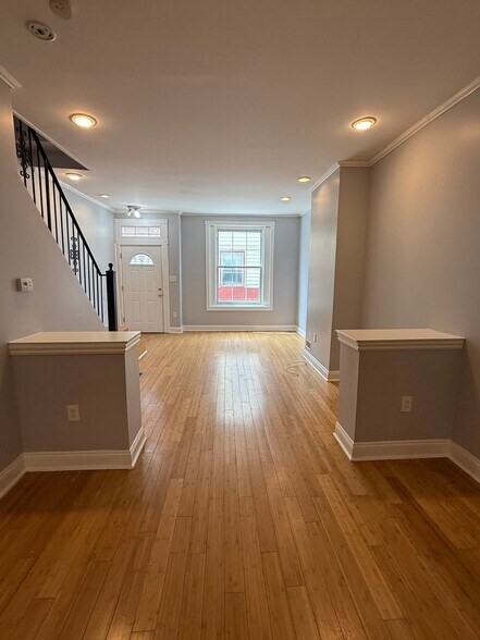 Building Photo - 1545 N Newkirk St