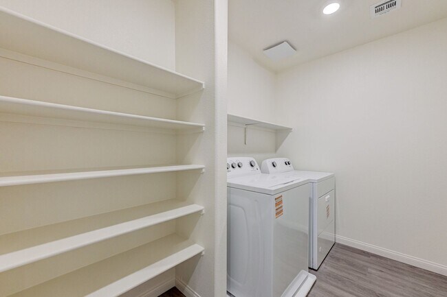 Building Photo - Newly Built 4 bedrooms in Cadence