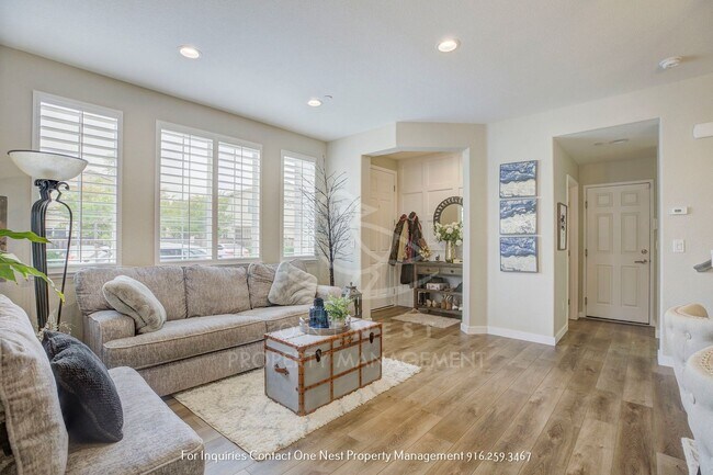 Building Photo - Upgraded Lincoln Crossing Oasis | Walking distance to MANY ammenities