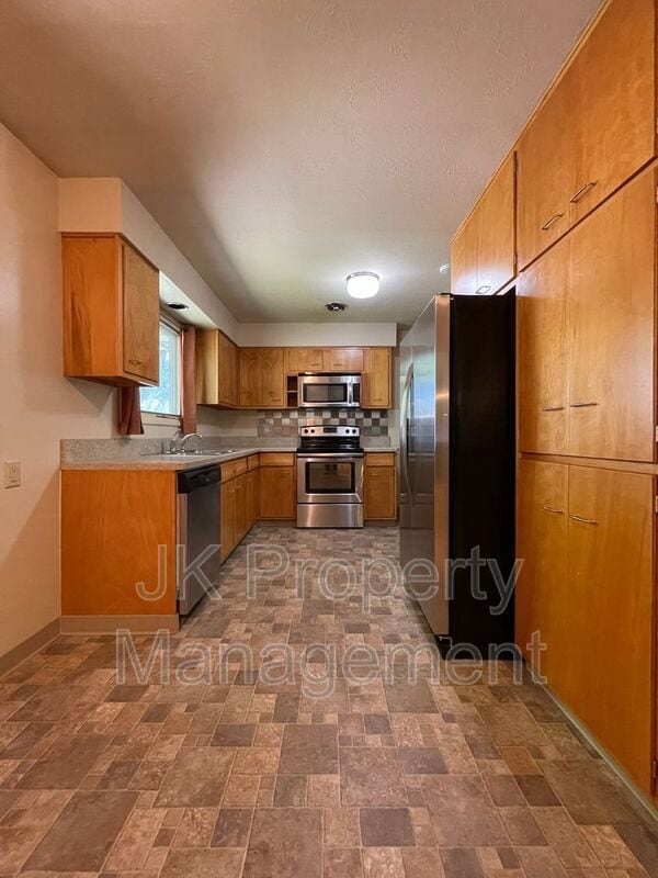 Building Photo - 717 52nd St S
