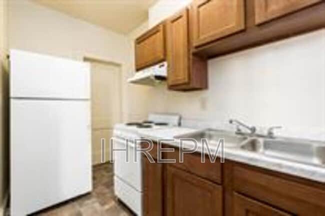 Building Photo - 824 Studer Ave