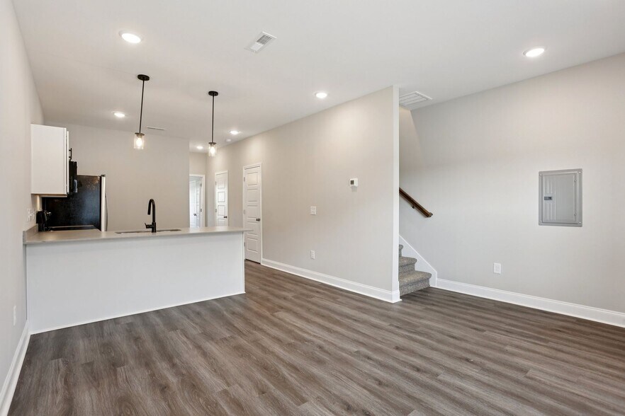 Building Photo - 2815 Trenton Rd