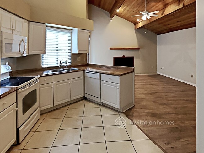 Building Photo - 408 Wedgefield Pl