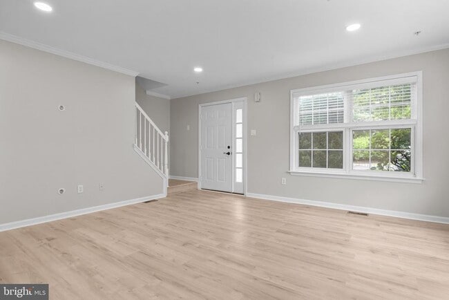 Building Photo - 115 Goldfinch Ct