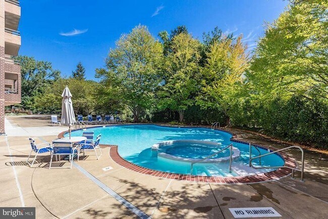 Building Photo - 2111 Wisconsin Ave NW