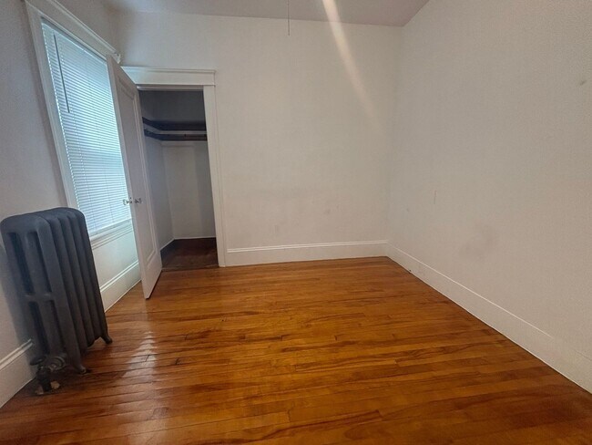 Building Photo - 17 N Woodford St