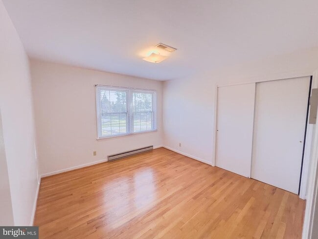 Building Photo - 194 Red Hill Rd