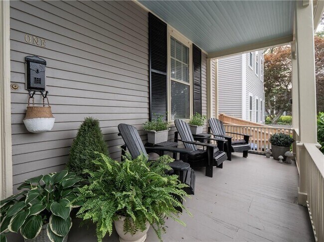 Building Photo - 3 Pell St