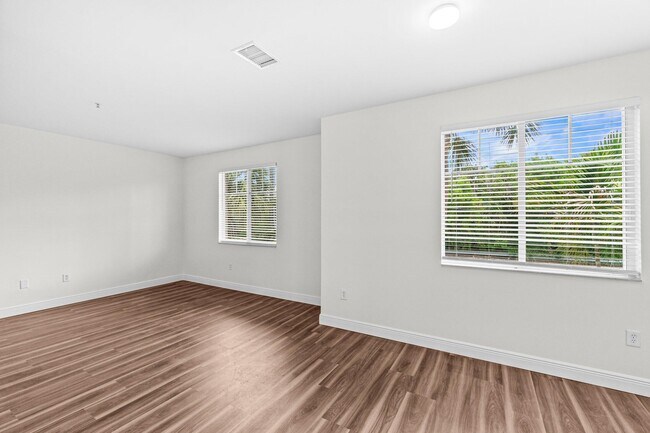 Building Photo - 536 NW 39th Cir