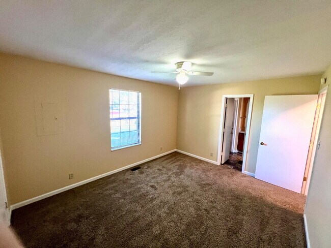 Building Photo - 351 PEABODY DRIVE UNIT 5 (3 BEDROOM UNIT)