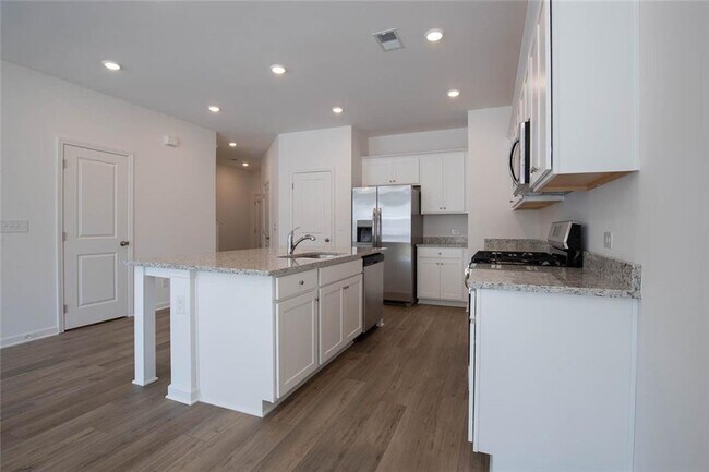 Building Photo - 2425 Livi Ln