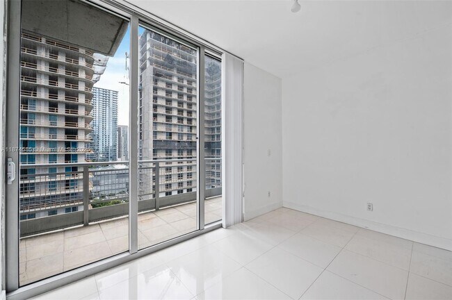 Building Photo - 690 SW 1st Ct
