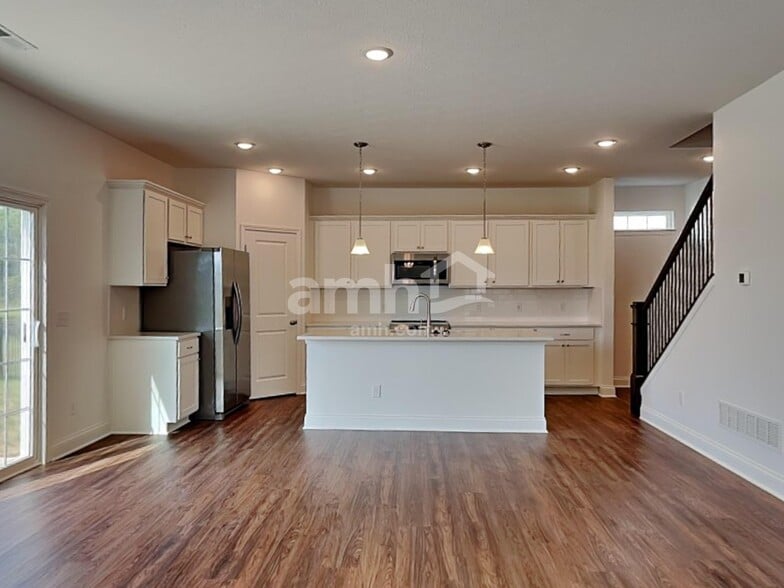 Building Photo - 8396 Northpoint Dr
