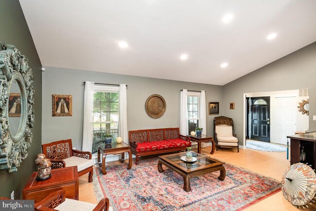 Building Photo - 15425 Beachview Dr