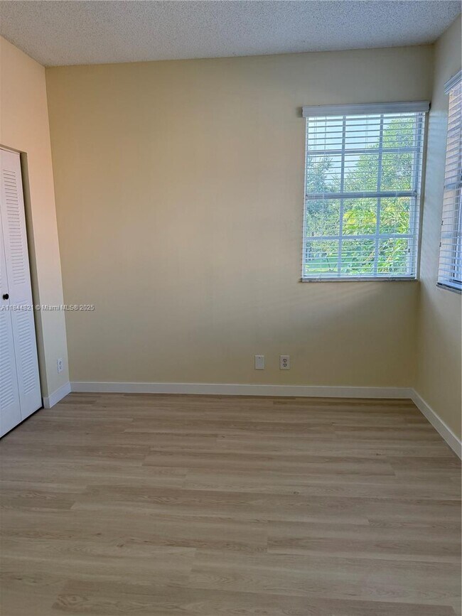 Building Photo - 1601 Sorrento Dr