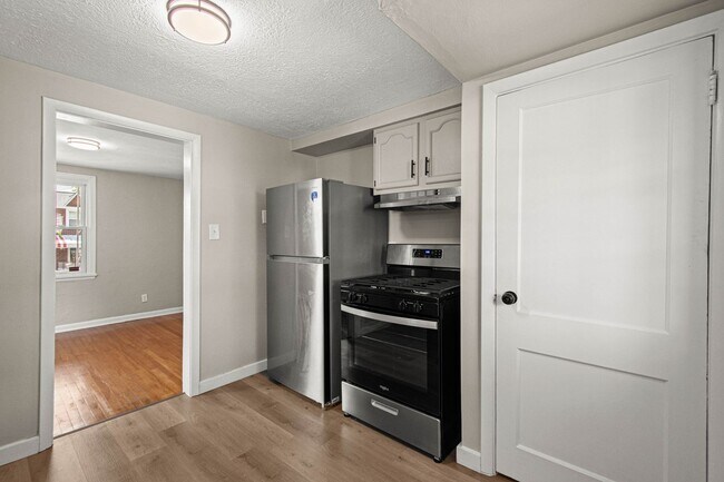 Building Photo - Newly renovated 3 bedroom home in McKees Rocks available now!