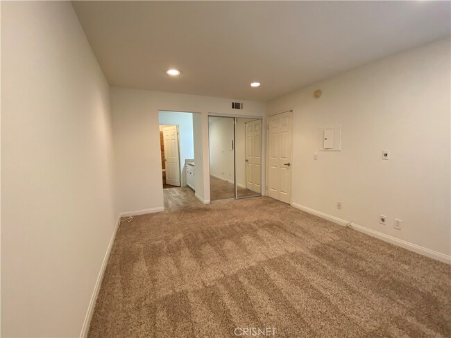 Building Photo - 5515 Canoga Ave