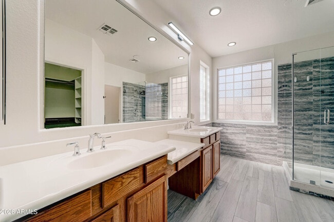 Building Photo - 1157 W Mesquite St