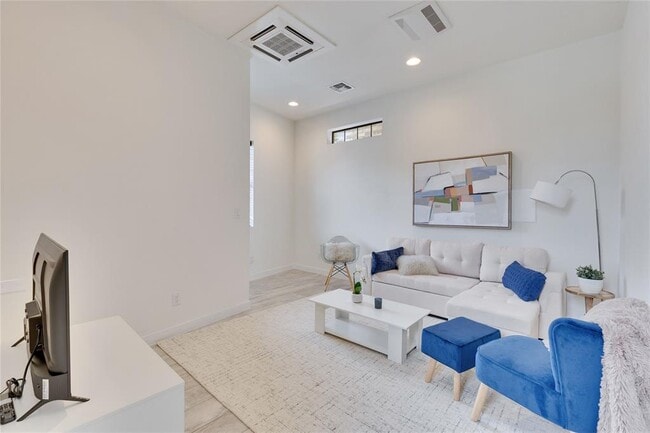 Building Photo - 808 Lydia St