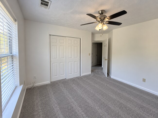 Building Photo - 4737 Victoria Dr