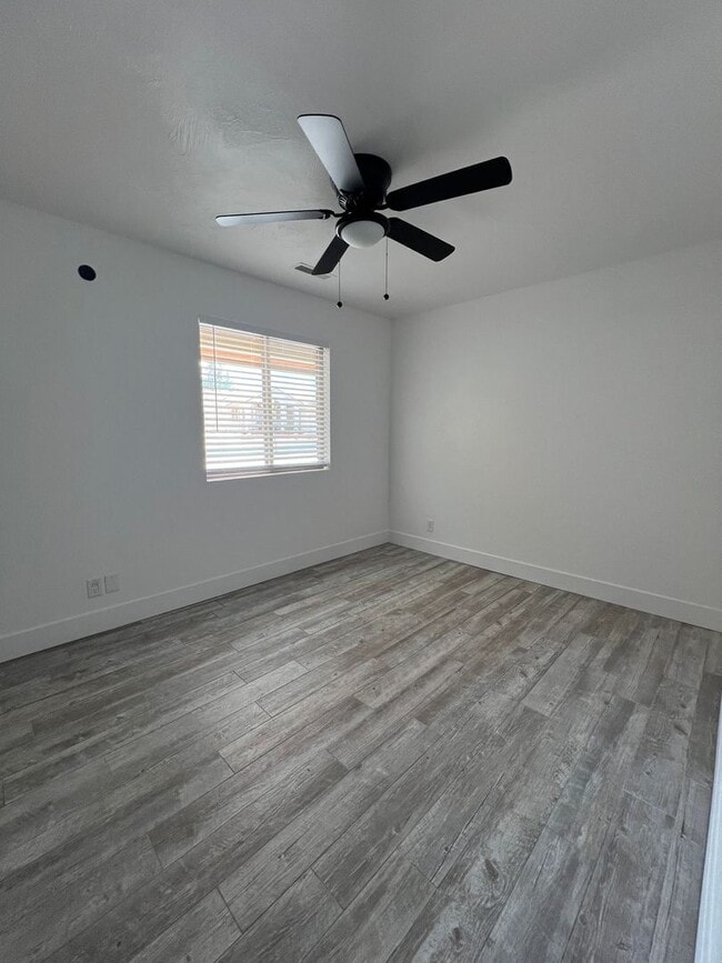 Building Photo - Great 3 bedroom 2 bathroom,  home with a h...