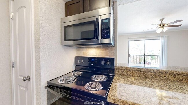 Building Photo - 904 University Oaks Blvd