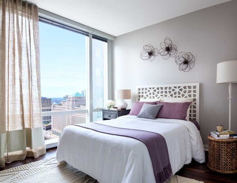 Building Photo - 77 W Wacker Dr