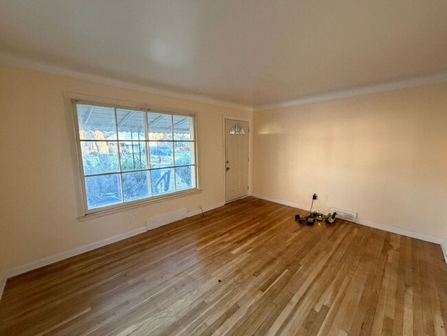 Building Photo - Section 8 welcomed at this modern rehabbed...