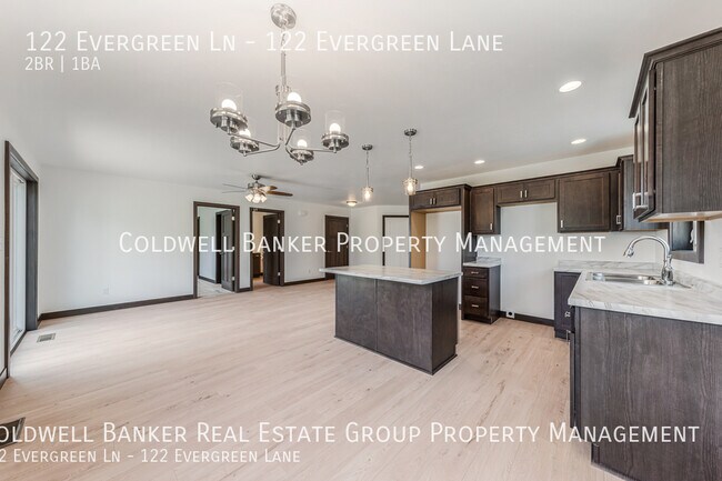 Building Photo - 122 Evergreen Ln