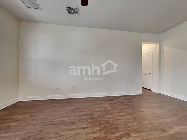 Building Photo - 27695 St Andrews Ave