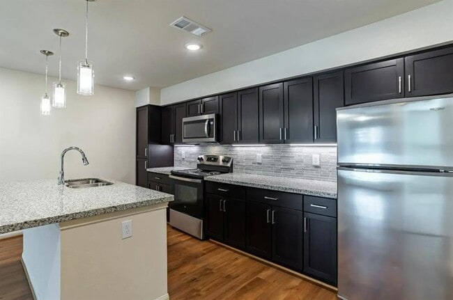 Building Photo - 7950 Bellfort St