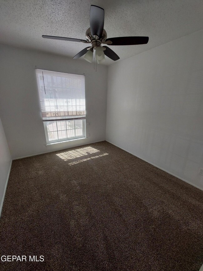 Building Photo - 2212 Cumbre Negra St