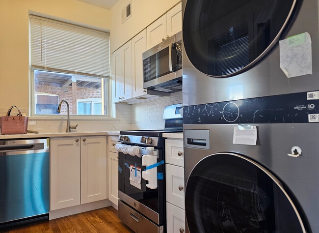 Building Photo - 2028 W 35th St