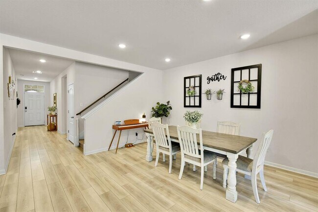 Building Photo - 632 Friar Tuck Dr