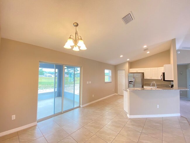 Building Photo - Custom Home - Desirable SE Ocala Neighborh...